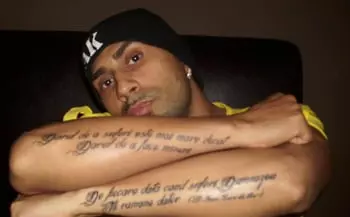 Connect-R tatuaj cu mesaj biblic