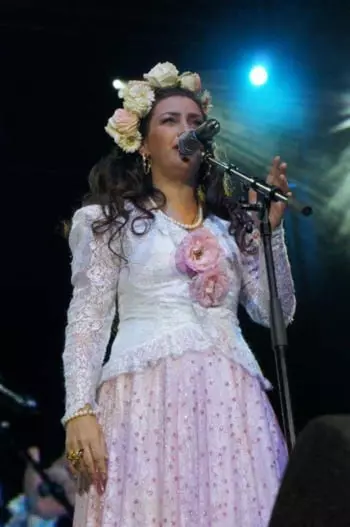 rona pe scena