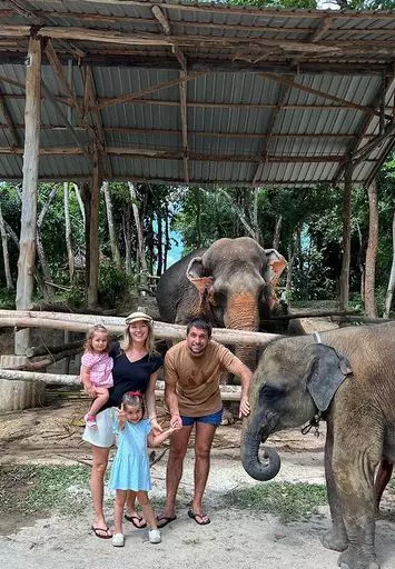 Laura Cosoi familie Thailanda