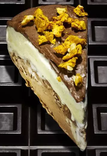 Tort cu unt de arahide si inghetata