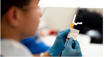 Primul vaccin care încearcă să prevină cancerul de colon este testat pe oameni. Cercetătorii vor să oprească boala înainte să apară