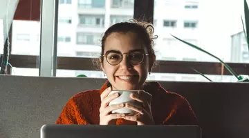 Munca de acasă în 2026: ce drepturi au angajații, ce cheltuieli trebuie să plătească angajatorii și ce spune legea despre telemuncă