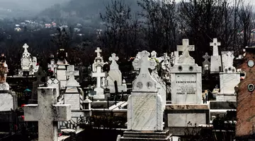 Cum să te protejezi de energiile negative atunci când vizitezi spitale și cimitire. Trei metode simple de protecție și purificare