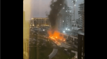 Panică în Dubai. Unul dintre cele mai frecventate complexe comerciale și turistice, în flăcări