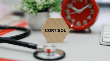 Medicii avertizează: semnul surprinzător care trădează cortizolul crescut, chiar dacă te simți ok. Detaliul neașteptat din oglindă