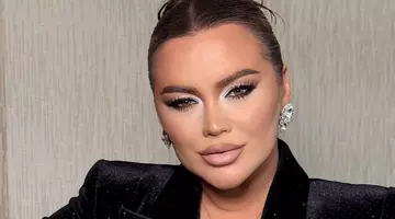 Carmen de la Sălciua, de nerecunoscut după ce și-a schimbat look-ul. Fanii cred că a exagerat puțin: „De ce faci asta?”