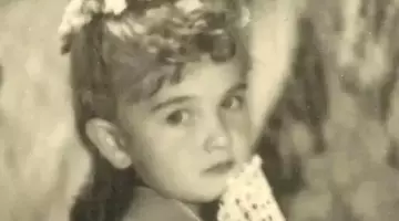 Imagine virală cu o legendă a muzicii românești. O recunoști pe fetița din fotografie?