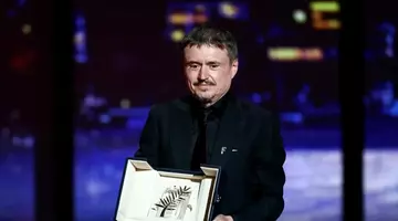 Cum arată casa lui Cristian Mungiu. Regizorul premiat la Cannes locuiește într-o vilă spectaculoasă din București