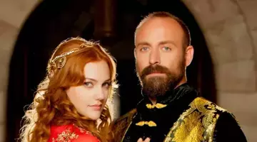 „Arată foarte diferit”. Meryem Uzerli, celebră pentru rolul Sultanei Hürrem, și-a surprins fanii cu apariția sa la Festivalul de Film de la El Gouna. Mulți nu o mai recunosc