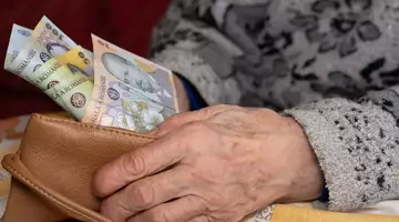 O categorie de pensionari va primi bani în plus în 2026. Cu cât va fi mărită indemnizația și cine sunt cei vizați