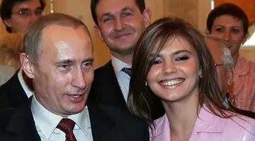 Imagini rare cu băieții lui Vladimir Putin și ai Alinei Kabaeva. Vladimir Junior și Ivan locuiesc într-o fortăreață, la marginea Moscovei, sunt păziți atât de pe uscat, cât și din aer, și nu apar în sistemul de evidență a populației / FOTO