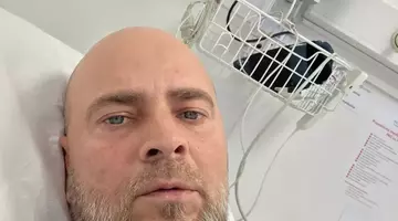 Cosmin Seleși a fost internat în spital: „Medicii sunt rezervați în privința evoluției, dar urmez un tratament”. Ce a pățit prezentatorul TV