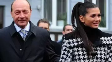 Da! Este chiar ea! Incredibil cum arată Elena Băsescu acum. A fost surprinsă de fotografi așa cum puțini se așteptau să o vadă vreodată! Gestul care i-a lăsat pe toți cu gura căscată