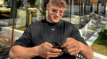 Lovitura anului în televiziune! Se mută la Antena! Un nume uriaș din România a bătut palma în mare secret… Contractul e semnat, gata! Nimeni nu se aștepta la mutarea asta!