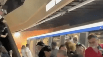 Incendiu la metrou în stația Universitate. Călătorii au forțat ușile ca să iasă din tren