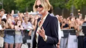 A apărut AȘA pe covorul roșu la aproape 51 de ani, dar realitatea din spatele imaginilor de la Paris este cu totul alta! Superba Charlize Theron recunoaște sincer prin ce chinuri fizice trece acum