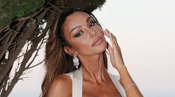 WOW! Mădălina Ghenea a apărut și toate privirile s-au mutat asupra ei!  Rochia purtată în Sicilia a făcut-o una dintre cele mai fotografiate vedete ale serii