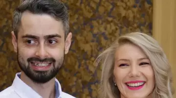 Radu Bucălae și soția lui, Alexandra, și-au prezentat apartamentul de lux. Detaliul ingenios din dormitor care i-a cucerit pe fani și povestea neștiută a cununiei lor atipice: „Totul a pornit de la un bilet la teatru!”