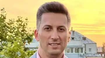 Nu o să crezi cât de frumoasă e! Cosmin Stan a surprins fanii cu o fotografie rară alături de soția sa, Oana