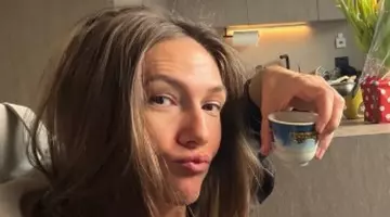 Adela Popescu, imagini de poveste din locul unde a copilărit! Detaliul observat de fani în grădina de la Șușani