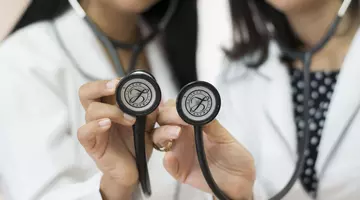 Rogobete pune tunurile pe medicii care chiulesc de la stat sa dea consultații în privat: „Să se desfacă contractul de muncă!”