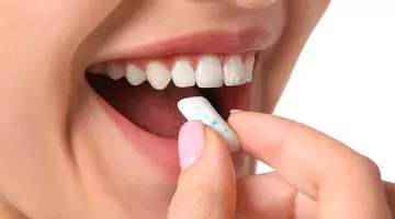 Cum te apără o simplă gumă de mestecat de cariile dentare: 7 sfaturi de la un chirurg NHS