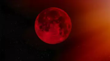 LUNA ÎNSÂNGERATĂ rupe legături karmice! Trei zodii spun adio unei persoane pe care au iubit-o enorm