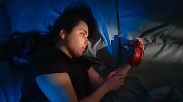 De ce te trezești între orele 3 și 5 dimineața? Medicii explică cele mai frecvente cauze