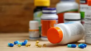 Medicii avertizează: Această combinație populară de suplimente îți distruge încet oasele