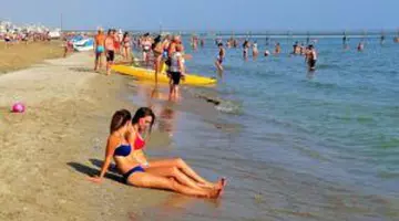 Nu intra în apă dacă ai acest semn pe piele. Bacteria „mâncătoare de carne”, pericol major la mare și în lacuri