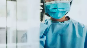 Schema din spitale apărută în pandemie. Un asistent medical ar fi luat aproape 20.000 de euro mită