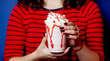 O adolescentă 12 ani a murit după ce au băut milkshake preparat într-un blender nespălat