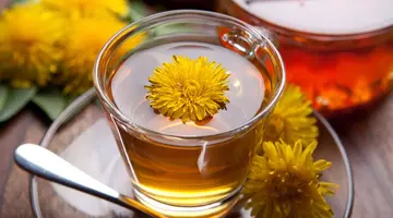 Sirop de păpădie, rețeta veche, păstrată de bunici. Băutura naturală care susține ficatul și digestia