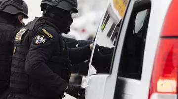 Percheziții în București și mai multe județe într-un dosar privind obținerea ilegală de specializări medicale. 12 persoane ridicate pentru audieri