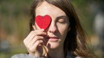 Obiceiul zilnic care reduce riscul de INFARCT cu aproape 50%. Nu costă nimic și îl poate face oricine