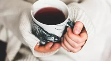 Ceaiul pe care merită să-l bei după 50 de ani. Scade tensiunea, colesterolul și glicemia în 3 săptămâni