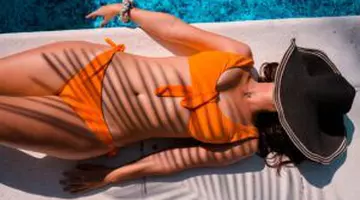 Te întorci de la plajă și ești epuizat? Ce se întâmplă în organism după o zi la soare