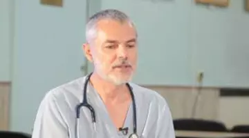 Pare o simplă răceală, dar poate fi începutul unei boli care apare toamna la copii. Medicii avertizează asupra unui semn important