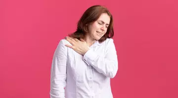 Un simptom la umărul drept ar putea fi un semn al cancerului la un organ vital