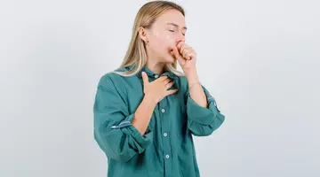 Mierea de albine cu lămâie, mai eficiente decât orice medicament pentru tuse