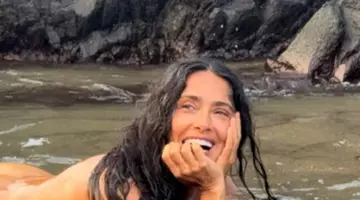 Salma Hayek, apariție incendiară la 60 de ani. Fotografia nud care a făcut senzație pe Instagram. „Sunt recunoscătoare”