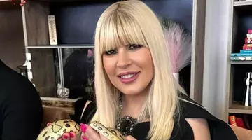 Cum arată Elena Udrea la 52 de ani, în costum de baie. Și-a făcut o fotografie care i-a lăsat mască pe fanii săi! Arată impecabil