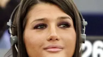 Elena Băsescu, de nerecunoscut din cauza operațiilor estetice! Cum arată acum fiica cea mică a fostului preşedinte