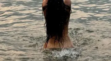 Vedeta a împlinit 60 de ani și a sărbătorit într-un mod neașteptat: s-a scăldat goală în ocean. „60 și recunoscătoare”