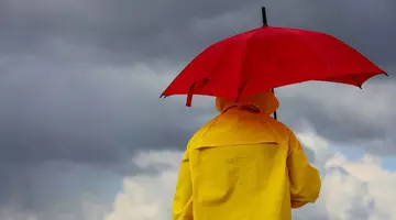 De ce e bine să te îmbraci cu haine colorate când e vreme urâtă