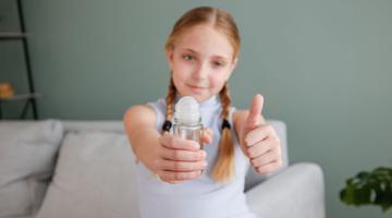 De la ce vârstă pot folosi copiii deodorantul