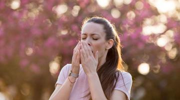 Cum să te pregătești pentru alergii de sezon: remedii naturale pentru polen