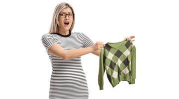 De ce intră hainele la apă şi cum previi asta