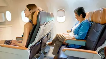 Confort și siguranță în avion. Ce încălțăminte să nu porți când călătorești