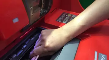 Cine poate retrage banii din contul unei persoane decedate
